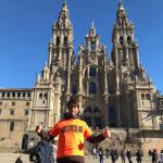 https://www.debragaasantiago.com/geira-arrieiros/peregrino-jose-eusebio-barcelos/catedral-santiago-compostela-peregrino-barcelos/
