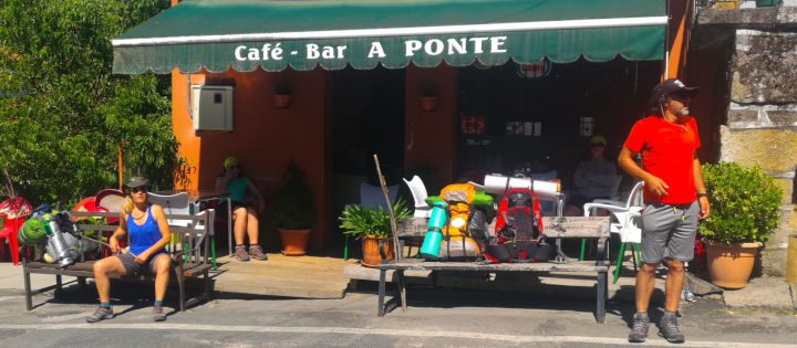 peregrinos-bar-ponte-arenteiro-pazos-boboras