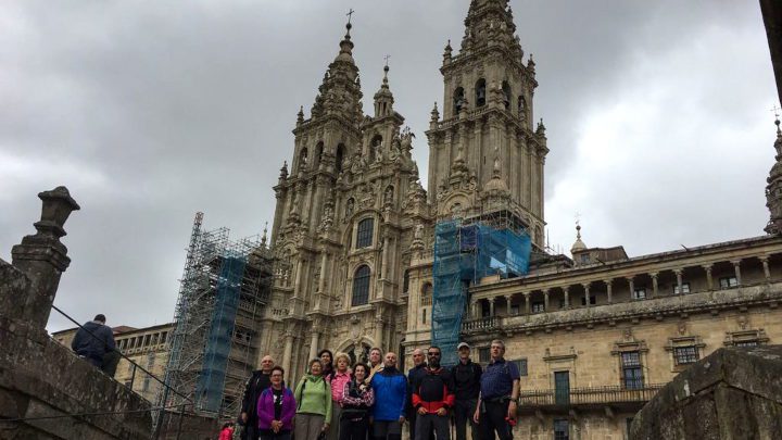 peregrinos-praza-obradoiro-minhoto-geira-santiago