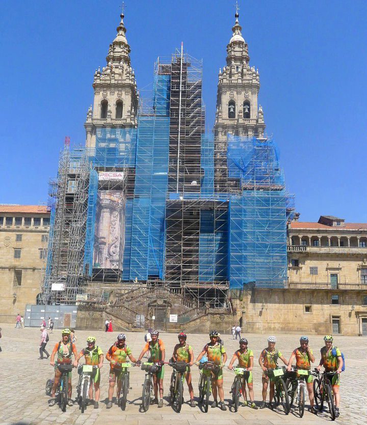 santiago-caminho-peregrinos-bicibleta-obradoiro santiago-caminho-peregrinos-bicibleta-obradoiro